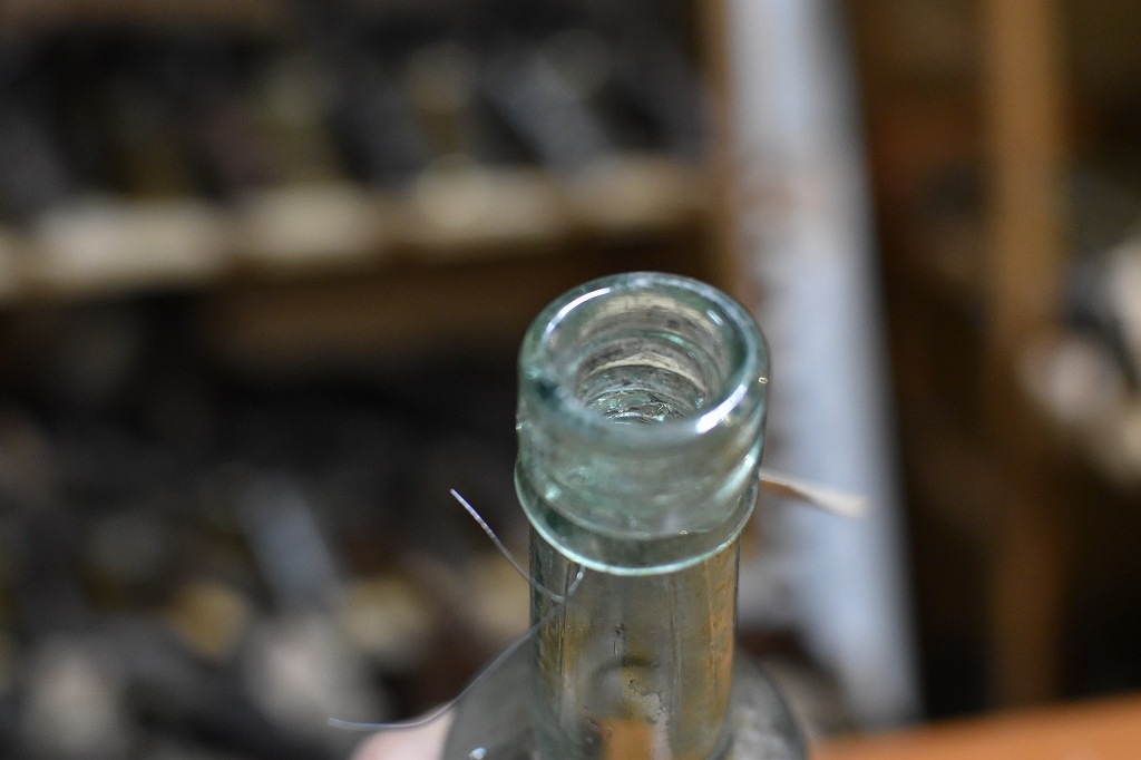 106784 ヴィンテージ　ボトル　瓶　イギリス ガラス