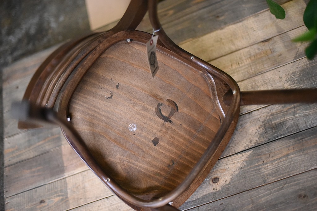 104819 USED TON CHAIR　中古 座面浮きあり