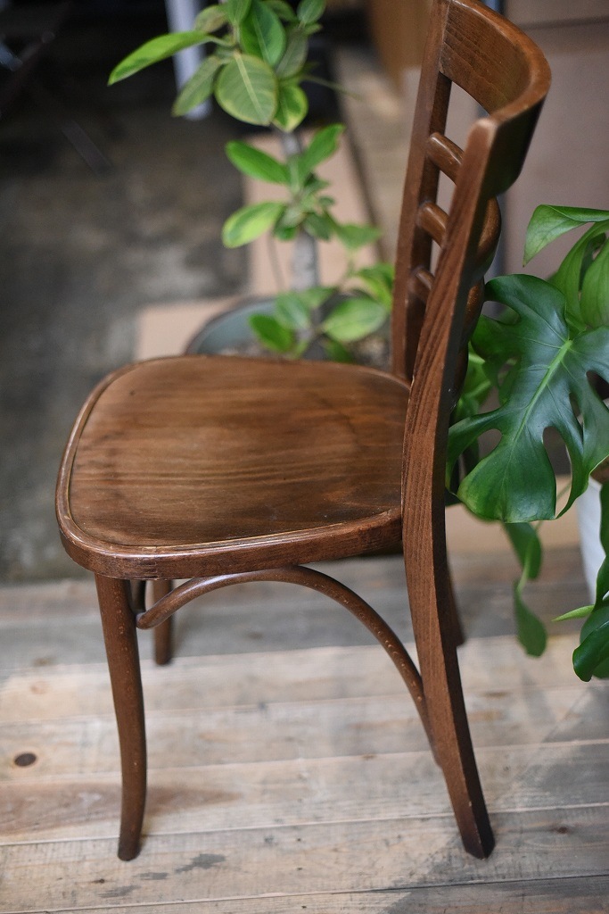 104819 USED TON CHAIR　中古 座面浮きあり
