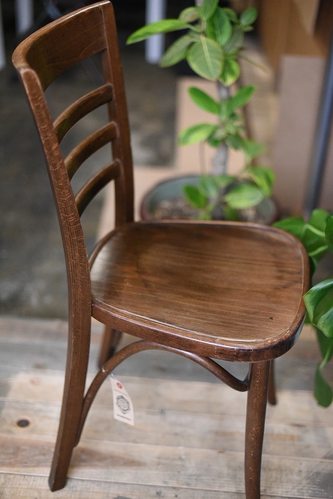 104819 USED TON CHAIR　中古 座面浮きあり