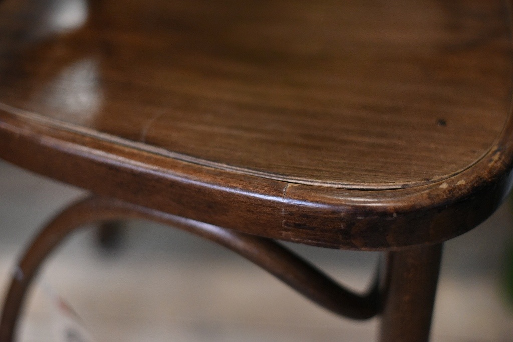104819 USED TON CHAIR　中古 座面浮きあり