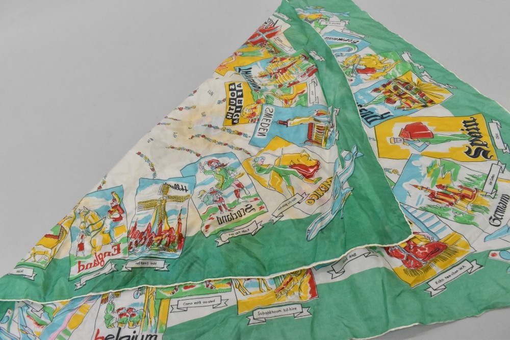 108821 ヴィンテージ 大判 スーベニア スカーフ  シルク100% Souvenir scarf