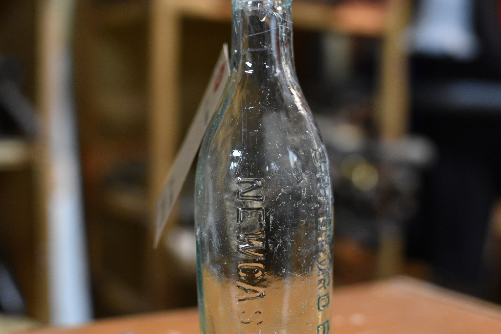 106773 ヴィンテージ　ボトル　瓶　イギリス ガラス