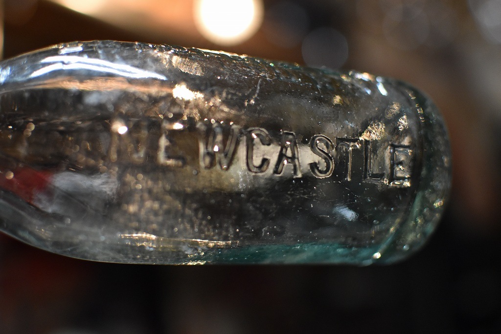 106773 ヴィンテージ　ボトル　瓶　イギリス ガラス