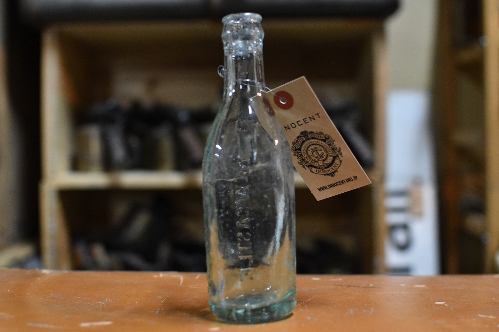 106773 ヴィンテージ　ボトル　瓶　イギリス ガラス
