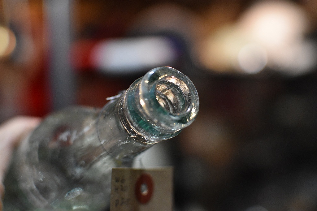 106773 ヴィンテージ　ボトル　瓶　イギリス ガラス