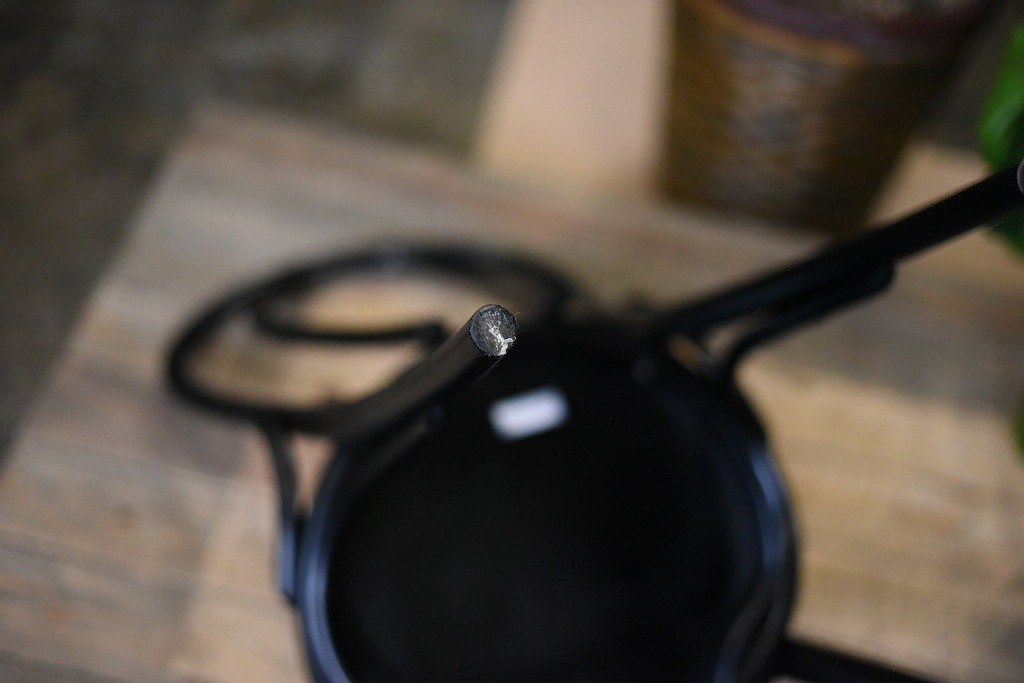 104858 No.18 311018 B123 ブラック　USED TON CHAIR　中古