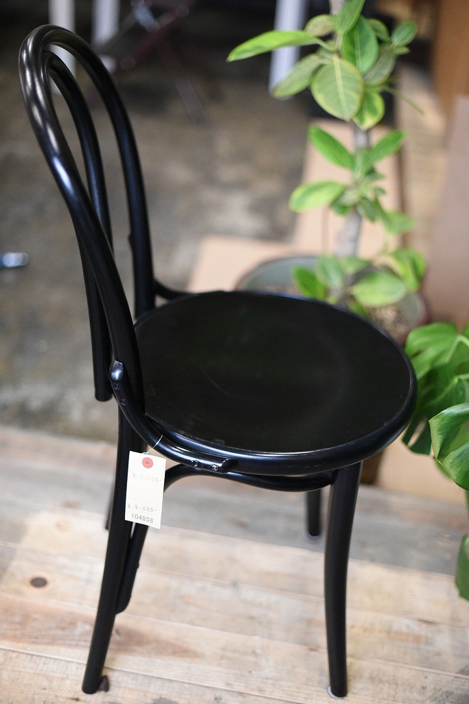 104858 No.18 311018 B123 ブラック　USED TON CHAIR　中古