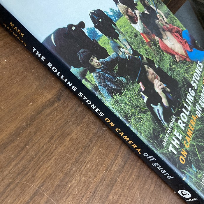 B4109 「THE ROLLING STONES ON CAMERA off guard」英国音楽書籍