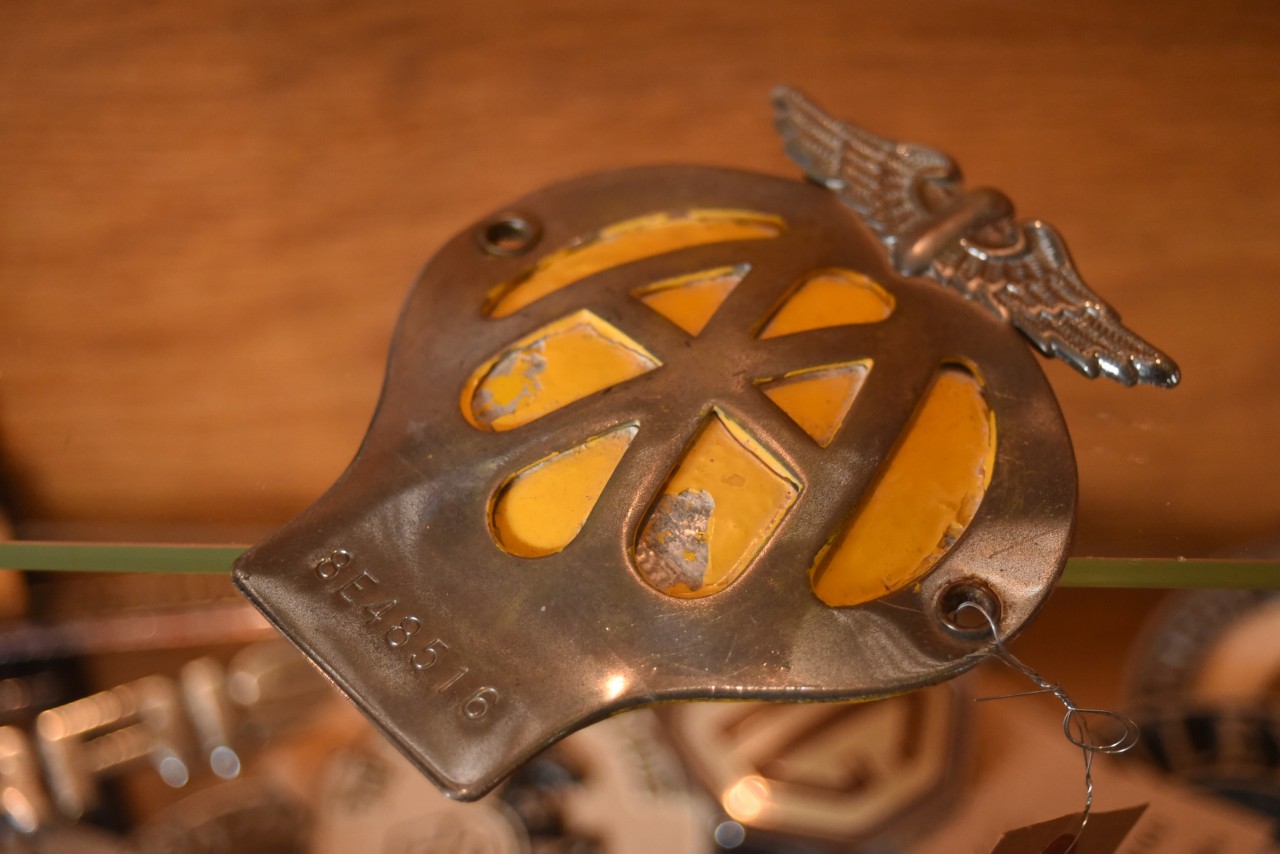 101437 UK ヴィンテージ　AA Automobile Association カーバッチ　