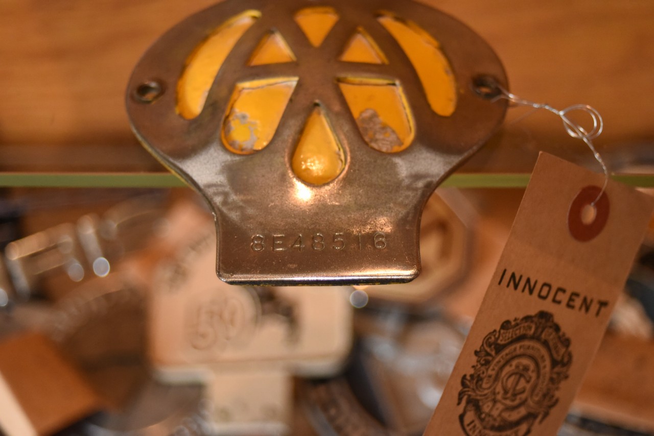 101437 UK ヴィンテージ　AA Automobile Association カーバッチ　