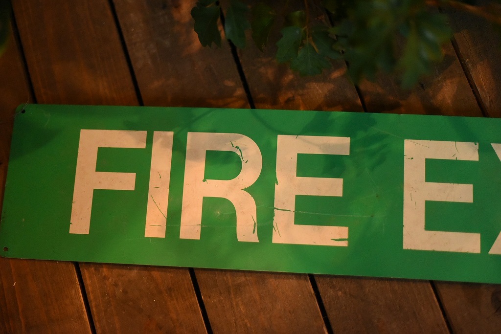 L2504-759 英国アンティーク サインプレート 大 FIRE EXIT image_a79b71b8-fbd5-44d3-a7ff-