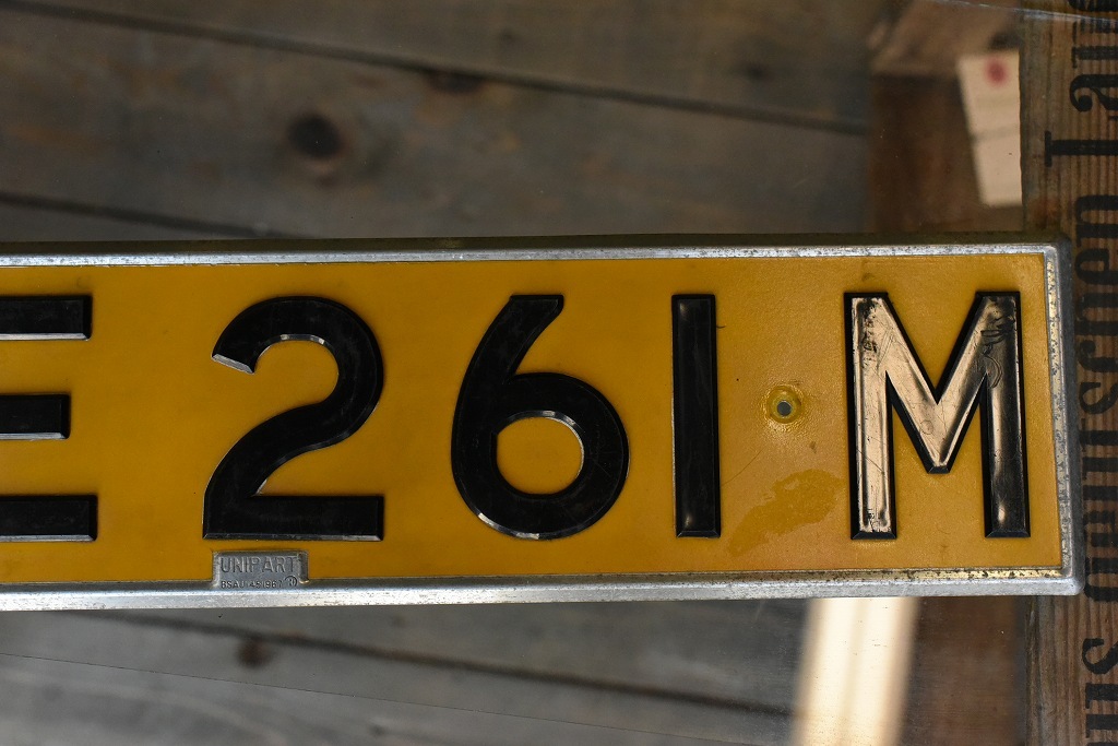 103845 UK ヴィンテージ　英国 ナンバープレート アルミ製