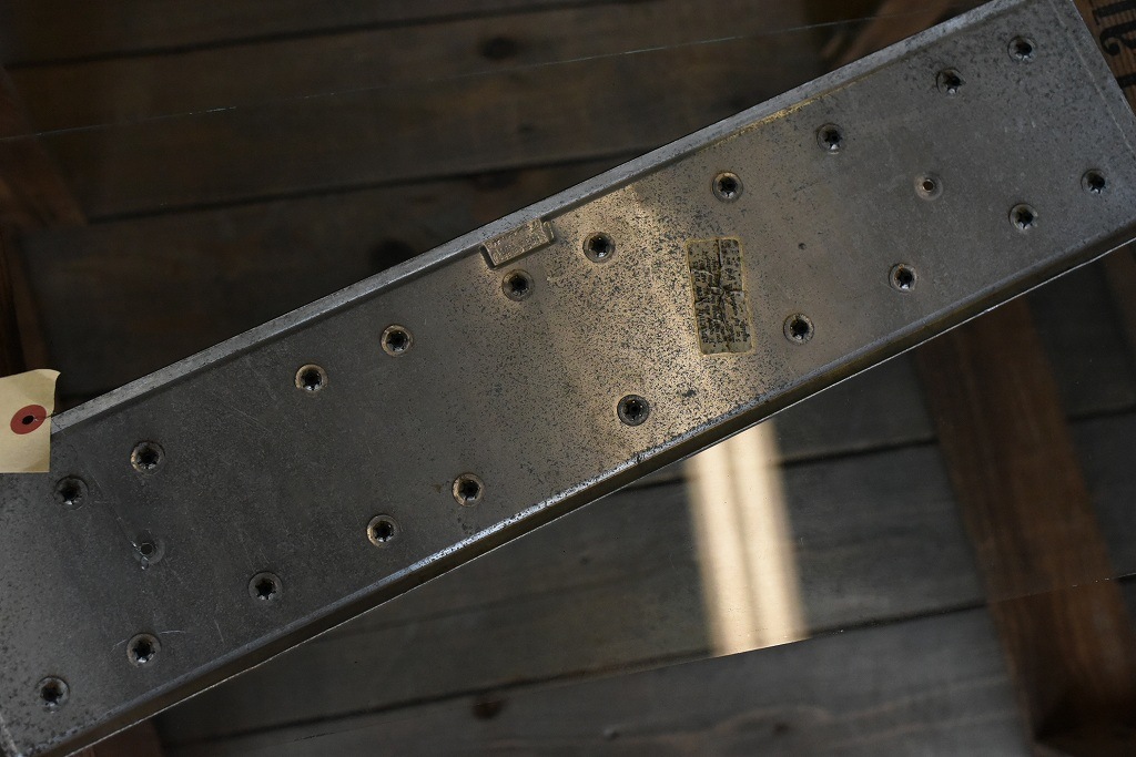 103845 UK ヴィンテージ　英国 ナンバープレート アルミ製