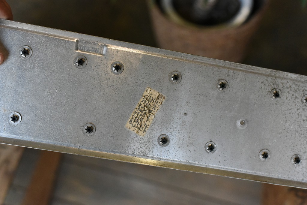 103845 UK ヴィンテージ　英国 ナンバープレート アルミ製