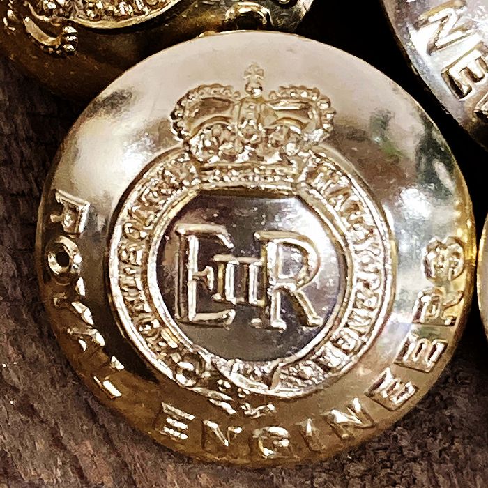 105974 英国　ROYAL ENGINEERS　工兵隊 Elizabeth II Regina  GAUNT  6個セット　ボタン　真鍮製紋章