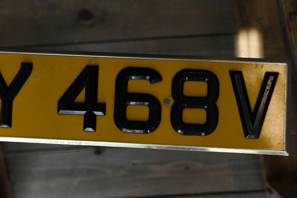 イギリス 古い 英国 ナンバープレート ENGLAND製 BMC MINI クラシックミニ 古い英国車などに 105346 UK ヴィンテージ 英国 ナンバープレート アルミ製 | ガレージ