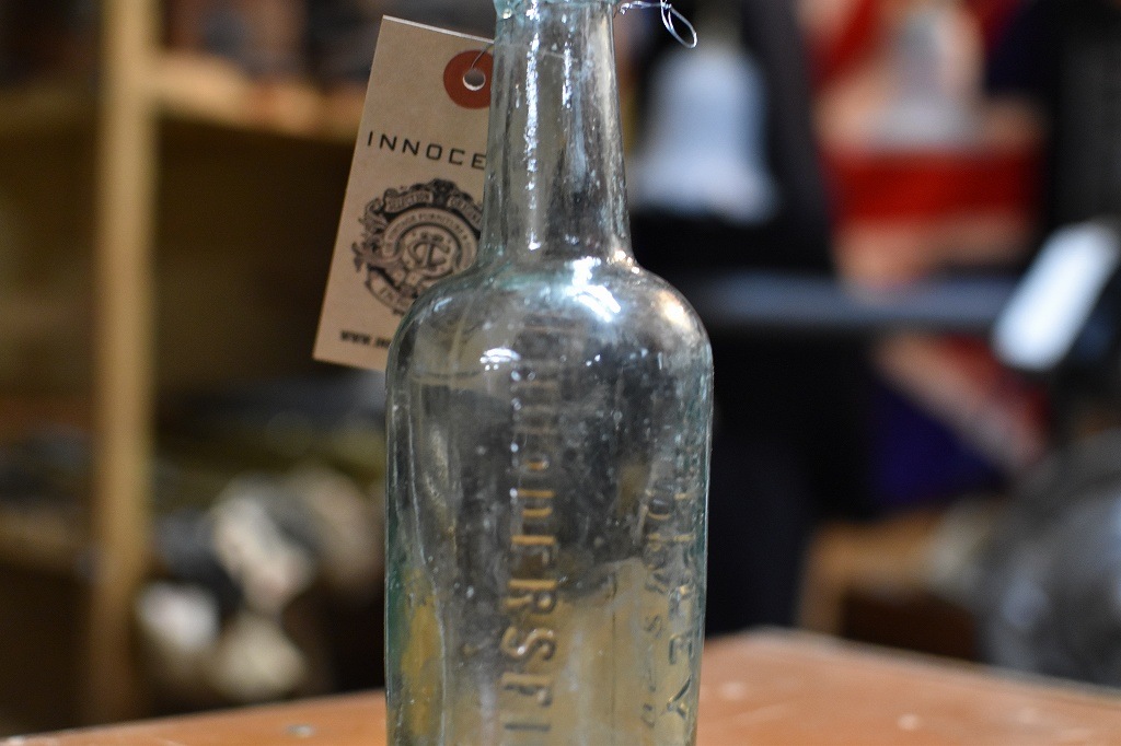 106839 ヴィンテージ　ボトル　瓶　イギリス ガラス