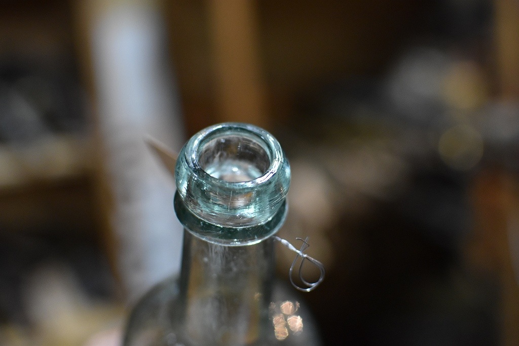 106839 ヴィンテージ　ボトル　瓶　イギリス ガラス