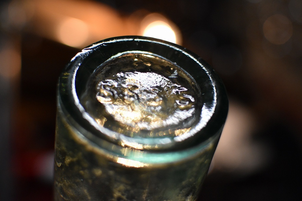 106839 ヴィンテージ　ボトル　瓶　イギリス ガラス