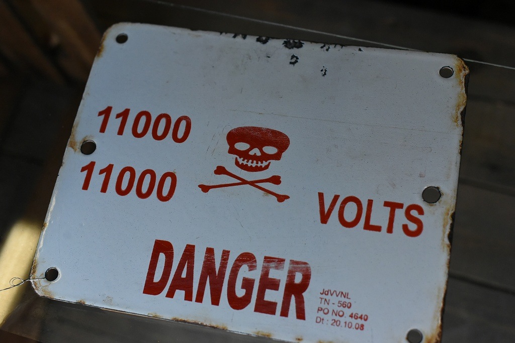 103957 ヴィンテージ 「DANGER 11000 VOLTS」 プレート