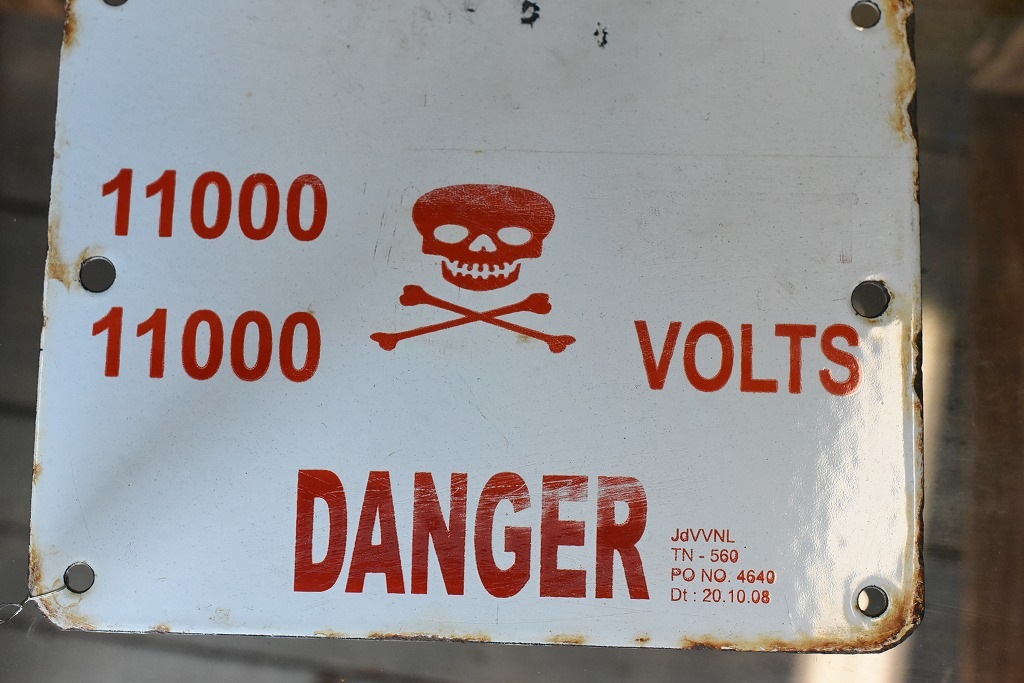 103957 ヴィンテージ 「DANGER 11000 VOLTS」 プレート