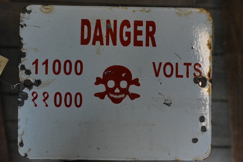 103958  ヴィンテージ 「DANGER　11000 VOLTS」 プレート