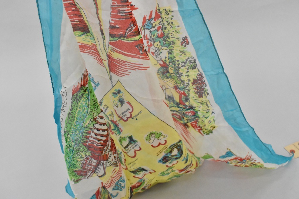 108716 ヴィンテージ 大判 スーベニア スカーフ  Souvenir scarf