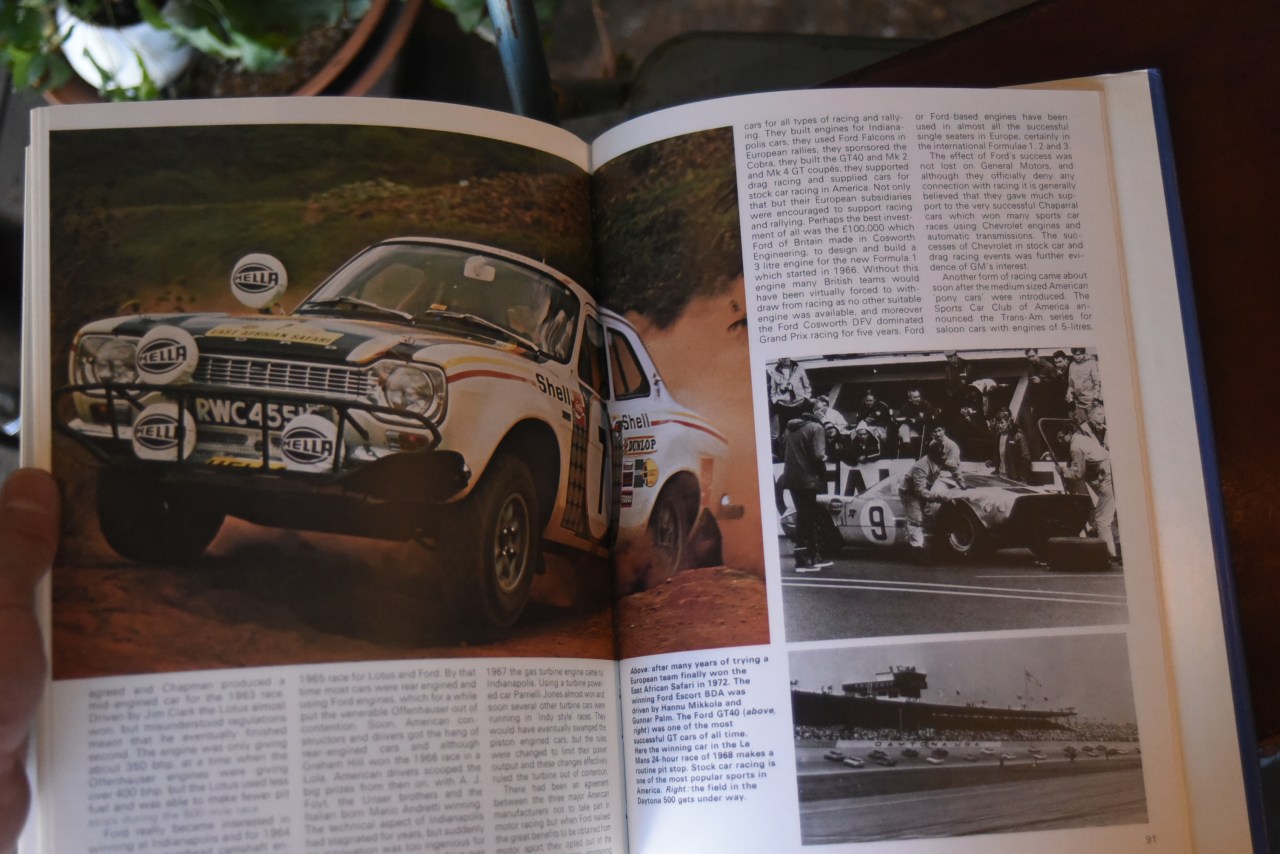 101934 洋書 「The Age of Cars by Mike Twite」