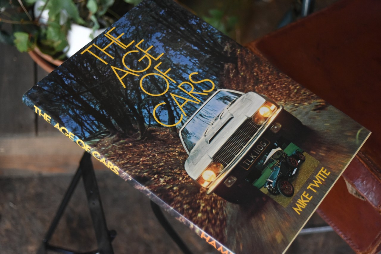 101934 洋書 「The Age of Cars by Mike Twite」