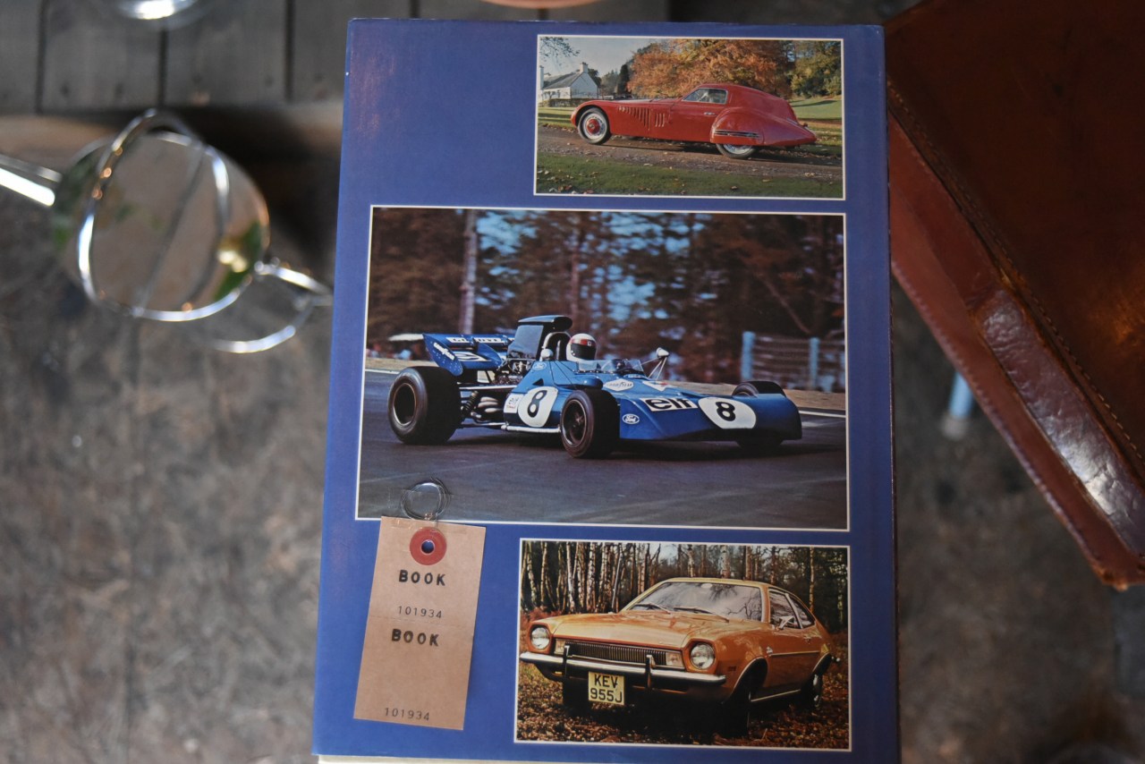 101934 洋書 「The Age of Cars by Mike Twite」
