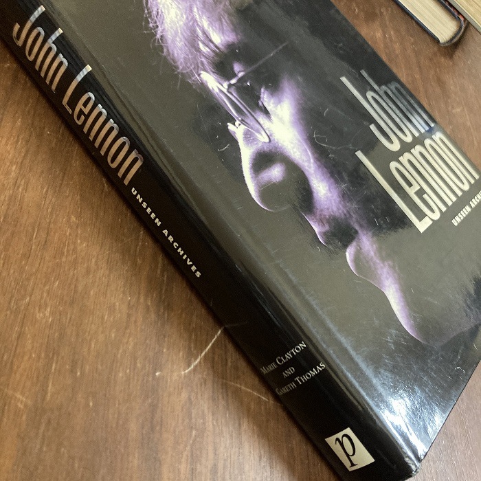 B4115　「John Lennon UNSEEN ARCHIVES」英国音楽書籍