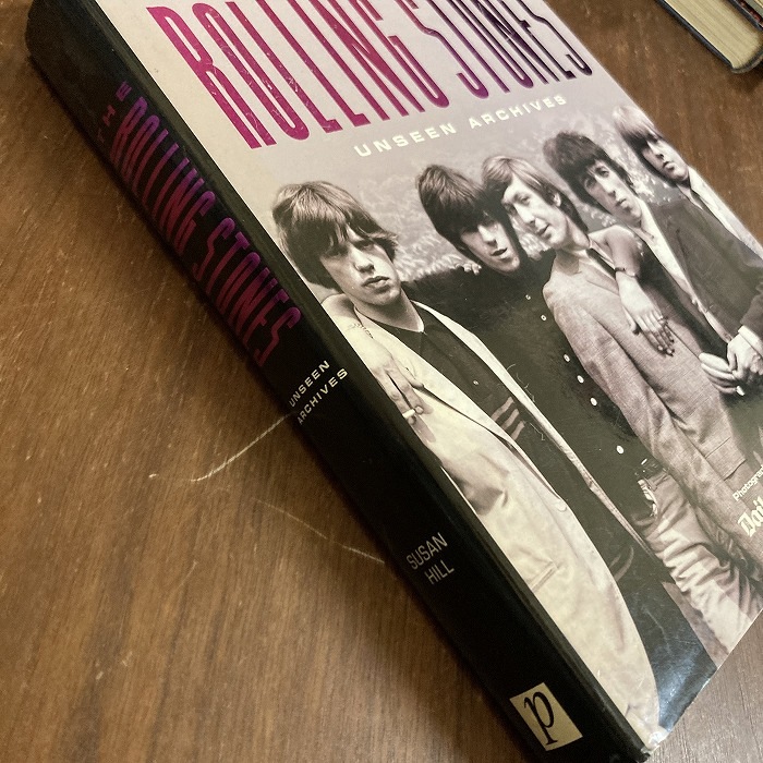 B4116　「THE ROLLING STONES UNSEEN ARCHIVES」英国音楽書籍