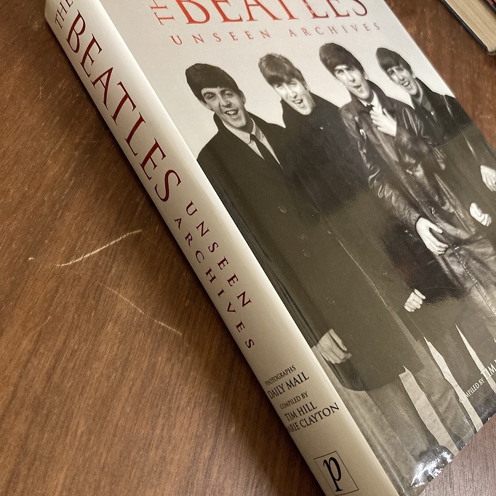B4117　「THE BEATLES UNSEEN ARCHIVES」英国音楽書籍