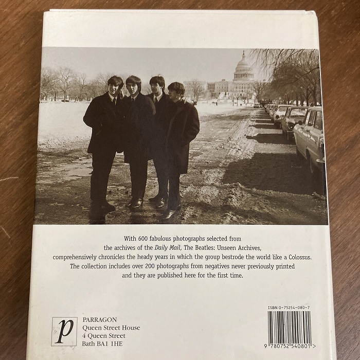 B4117　「THE BEATLES UNSEEN ARCHIVES」英国音楽書籍