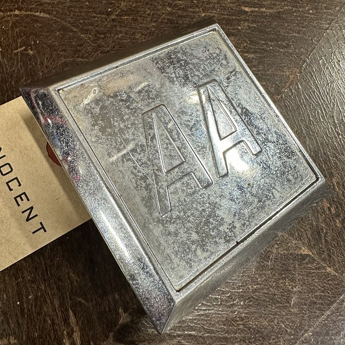 108116　ヴィンテージ　 「AA」 カーバッチ エンブレム