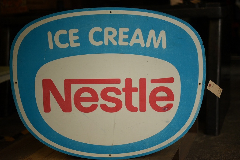 104809 ヴィンテージ 「Nestle ネスレ ICE CREAM」大型看板 MDF 
