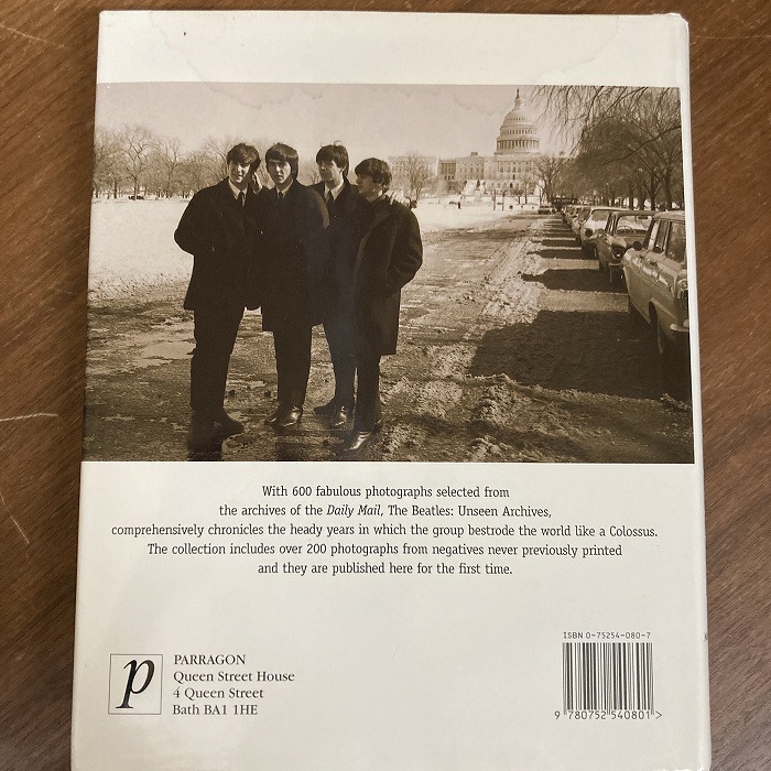B4118　「THE BEATLES UNSEEN ARCHIVES」英国音楽書籍
