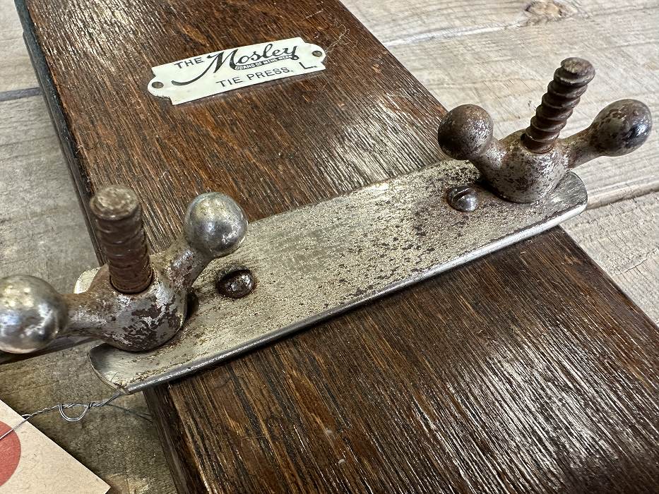 107393 ヴィンテージ　「THE Mosley BRAND OF MENS WEAR TIE PRESS.」　ネクタイプレス　MADE IN ENGLAND