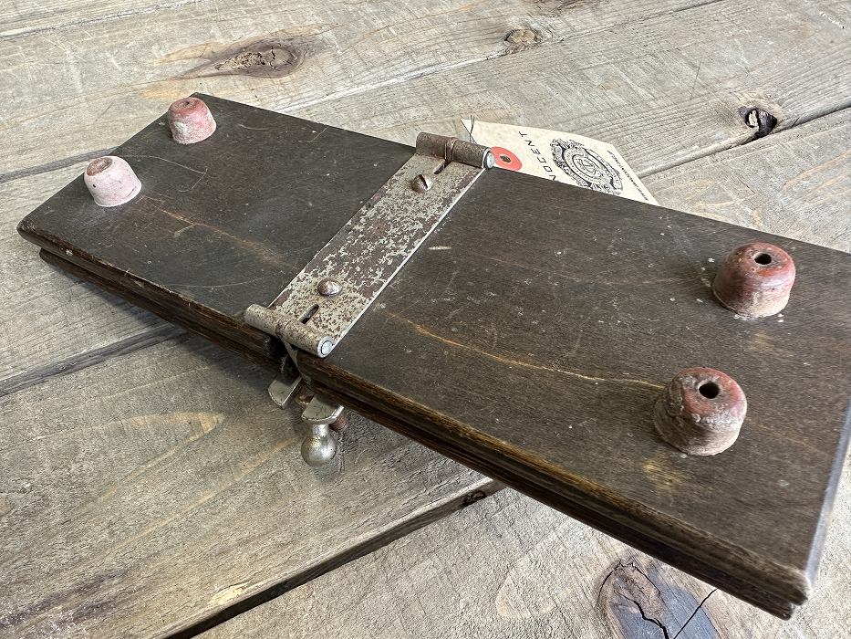 107393 ヴィンテージ　「THE Mosley BRAND OF MENS WEAR TIE PRESS.」　ネクタイプレス　MADE IN ENGLAND