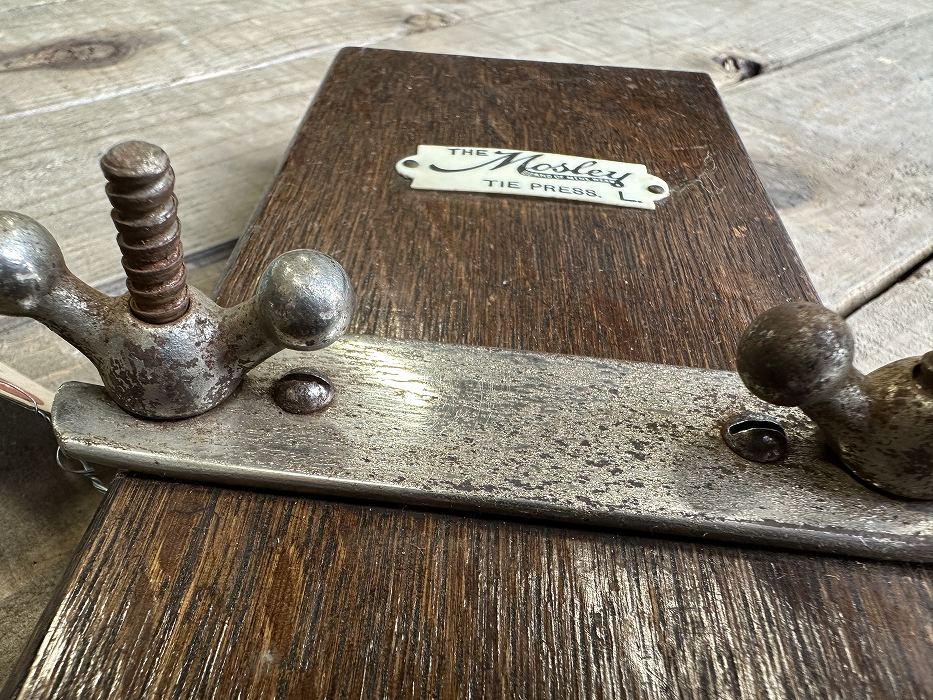 107393 ヴィンテージ　「THE Mosley BRAND OF MENS WEAR TIE PRESS.」　ネクタイプレス　MADE IN ENGLAND