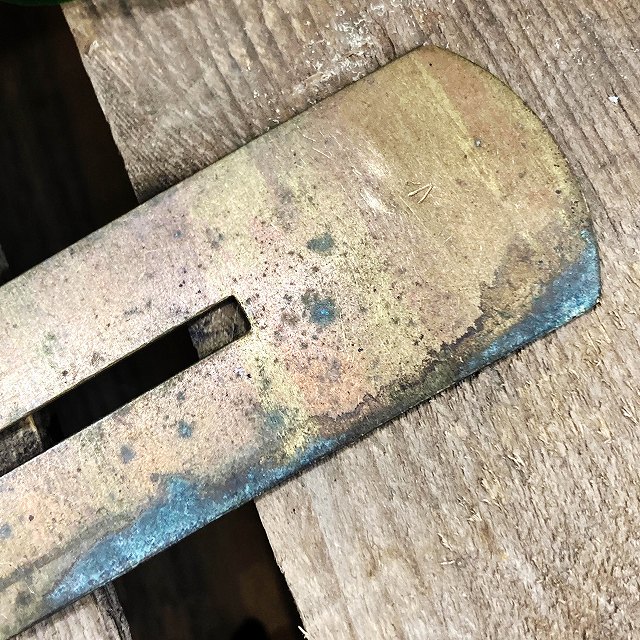 105696 ヴィンテージ　メダルボタンポリッシュプレート真鍮製　　ブロードアロー刻印　　ブラス　英国