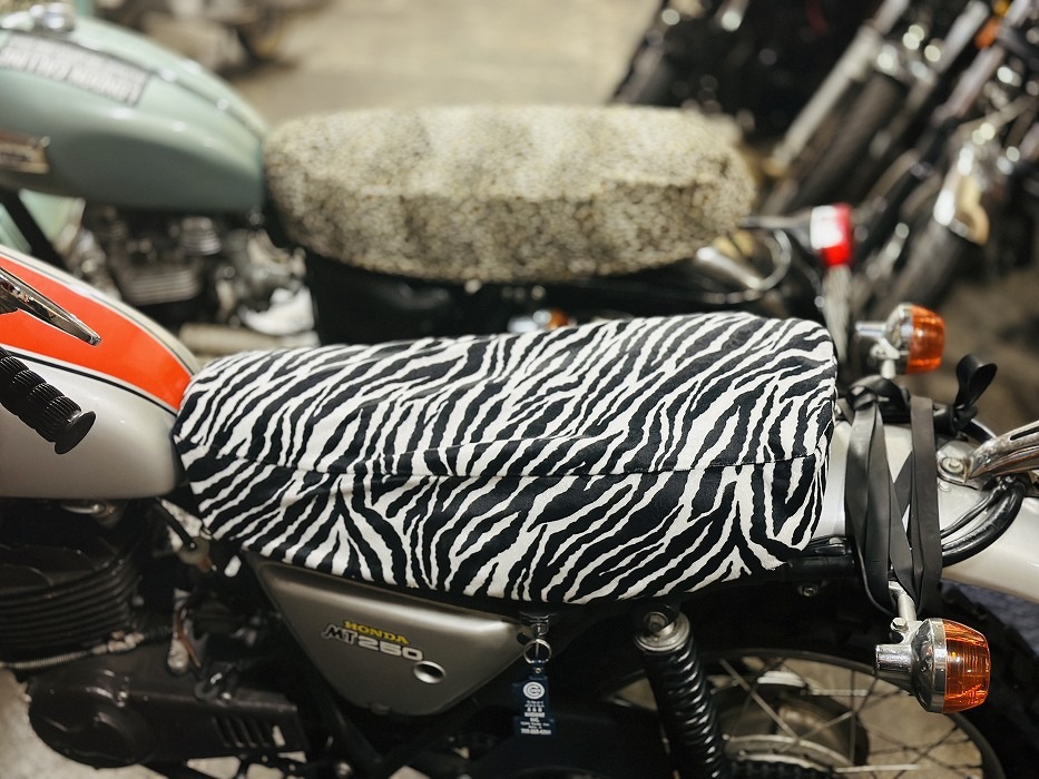 再入荷　ベスパ　スモール/ラージ　兼用　レオパード シートカバー　ヒョウ柄　フェイクファー
