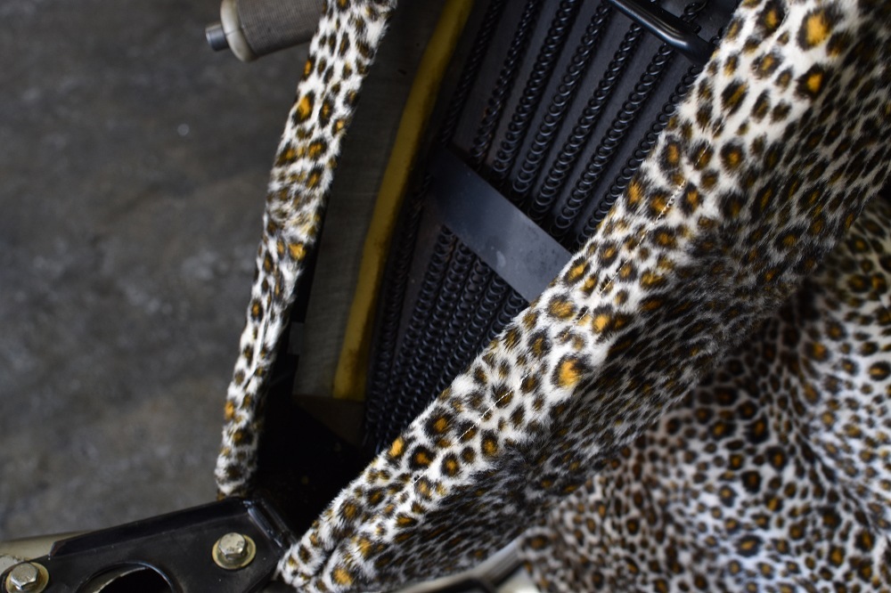 再入荷　ベスパ　スモール/ラージ　兼用　レオパード シートカバー　ヒョウ柄　フェイクファー