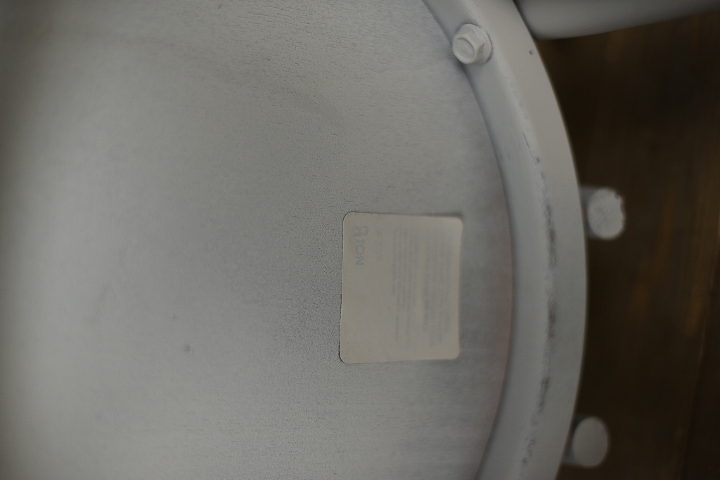 104590　No.18　311018　USED TON CHAIR　中古再塗装品