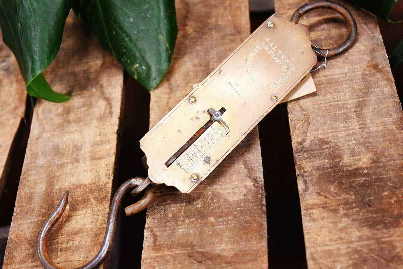 105329 ヴィンテージ　「SALTER SPRING BALANCE」　バネ秤　計量器　吊り下げ式秤　スケール　真鍮製　ブラス　英国 MADE IN ENGLAND