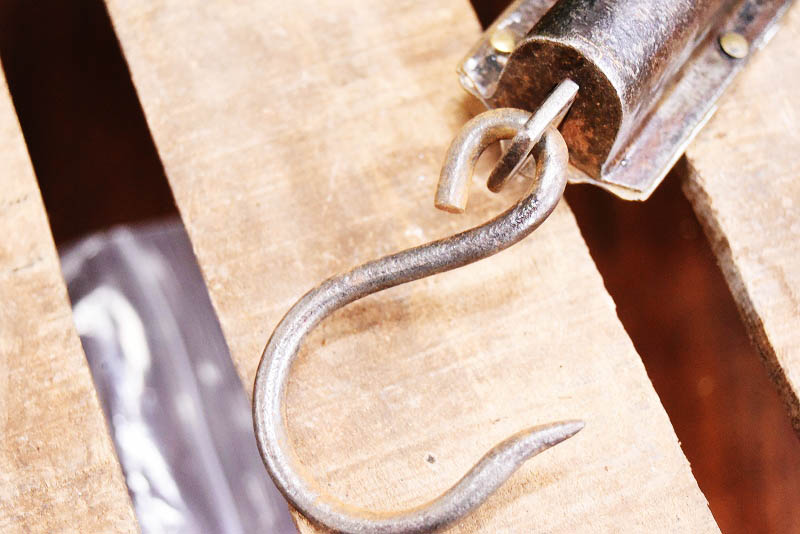 105329 ヴィンテージ　「SALTER SPRING BALANCE」　バネ秤　計量器　吊り下げ式秤　スケール　真鍮製　ブラス　英国 MADE IN ENGLAND