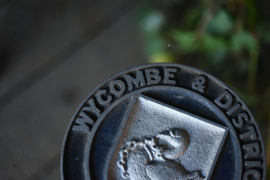 837 UK ヴィンテージ　 「WYCOMBE & DISTRICT」　エンブレム　クラシックカー　オーナメント