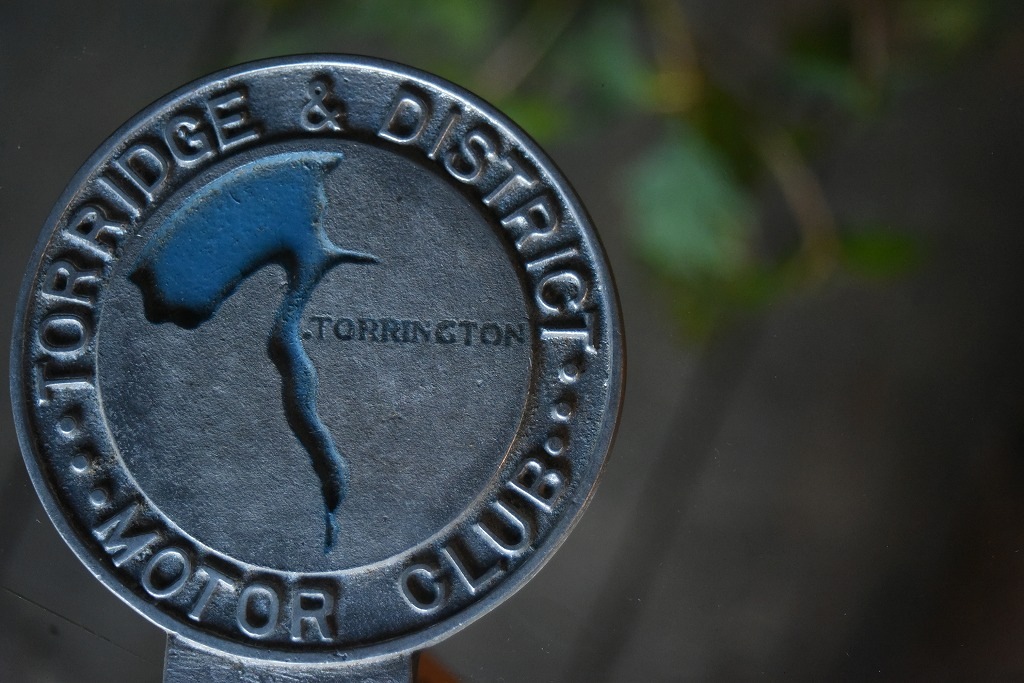 805 UK ヴィンテージ　 「TORRIDGE DISTRICT」　エンブレム　クラシックカー　オーナメント