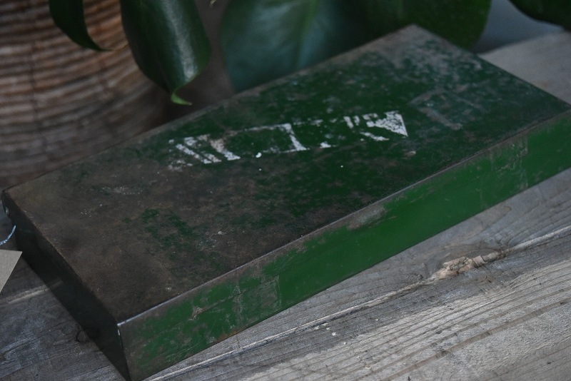 105142 ヴィンテージ 「SAVILLE」 BRITISH MADE アイアンボックス 箱 英国製